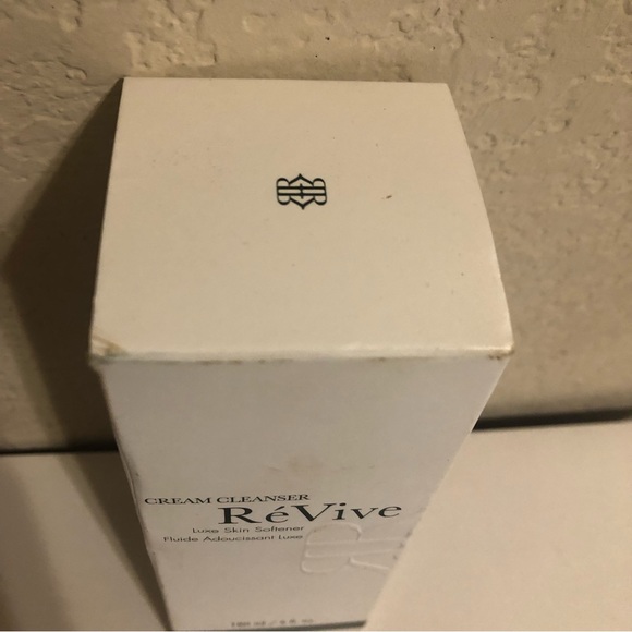 NIB ReVive Cream Cleanser - Picture 3 of 8